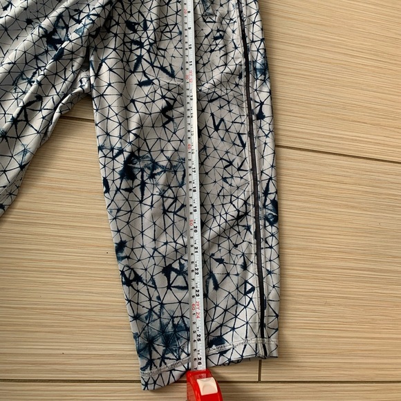 LULULEMON ATHLETICA RETREAT YOGI CROPPED PANTS, Sz 6, Grey and Blue - Picture 6 of 6